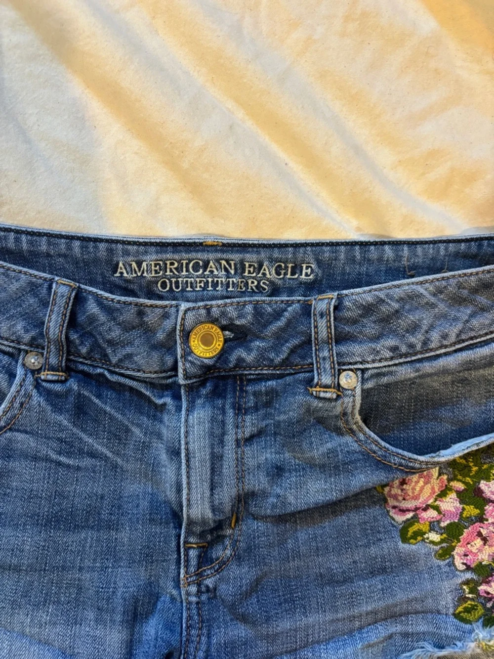 American Eagle embroidered denim jean shorts - Picture 3 of 6